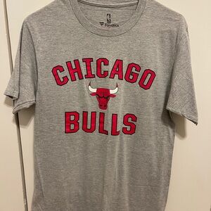 Fanatics Gray and Red Chicago Bulls Short Sleeve Tee